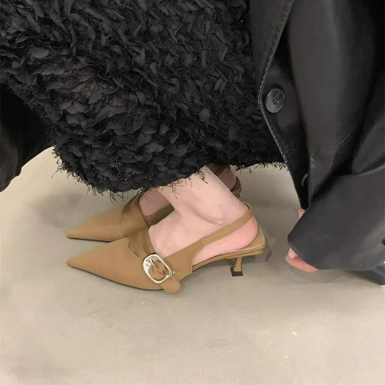 Avslappnad skönhet high-end väska huvud sandaler sommarkläder nytt temperament fyrkantigt spänne spetsiga enkelskor
