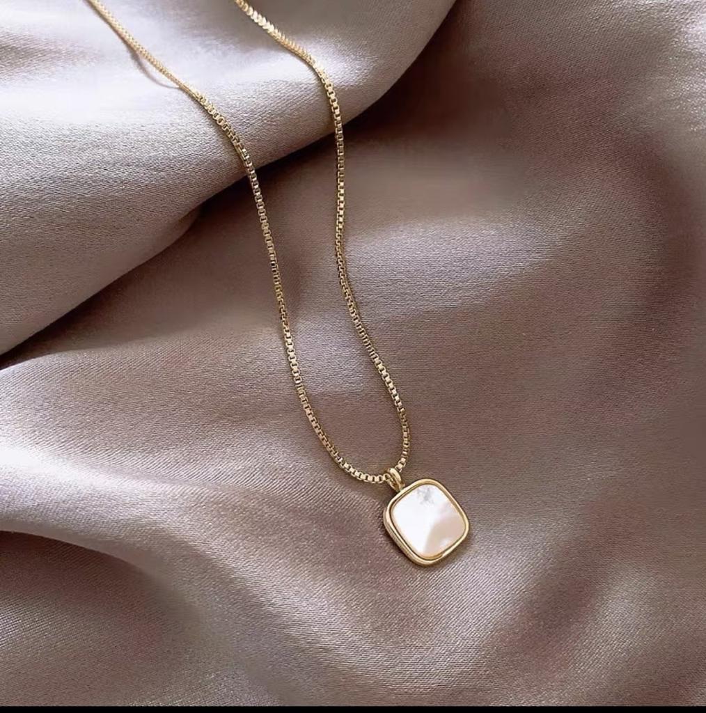 Gold Brick Titanium Steel Necklace for Women, Light Luxury, High-end Design, Niche, Gold Collarbone Chain, New Trendy Sweater Chain