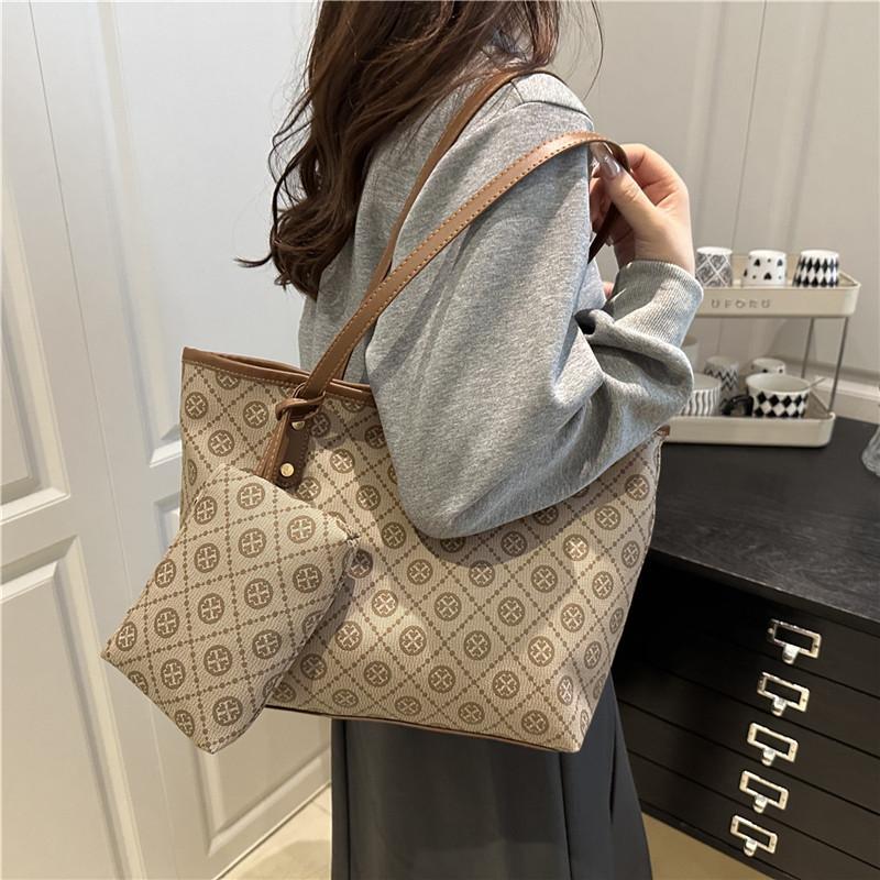 New Mother and Child Bag Fashionable Retro European and American Large-capacity Letter Printing Portable Shoulder Bag Tote Bag Women's Bag