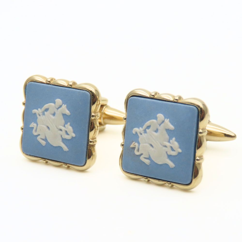 Used Wedgwood cuffs metal gold gold riding