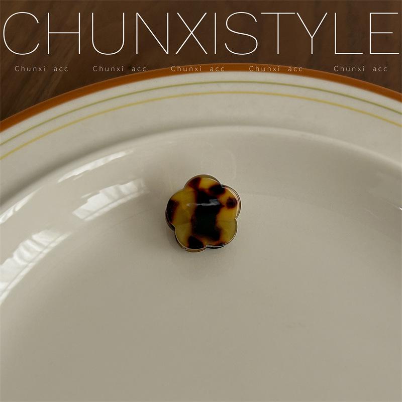 Dark Series Tortoiseshell Leopard Acetate Claw Clip: Large/Medium Hair Clip for Women