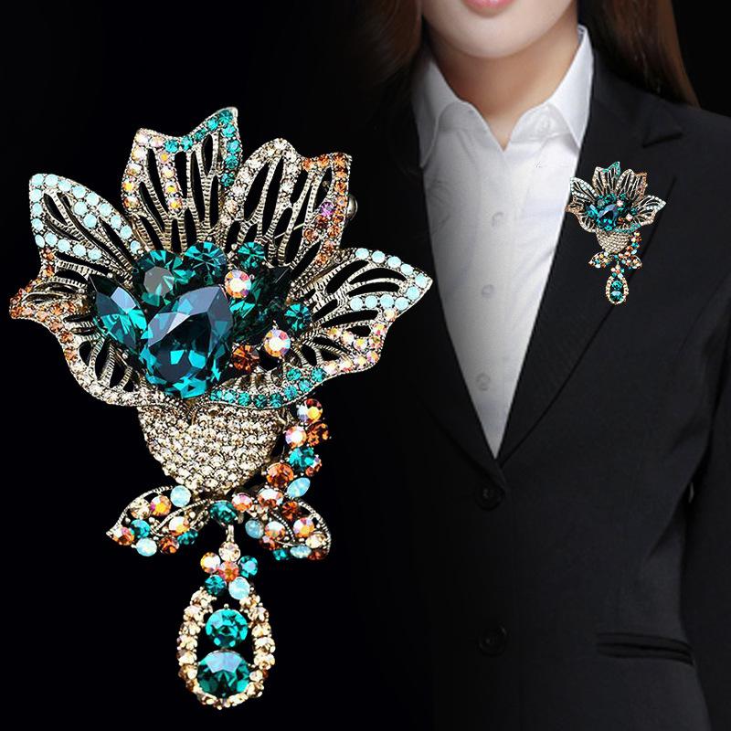 Women Flower Crystal Shining Brooch Pin Rhinestone Pendant Badges Corsages