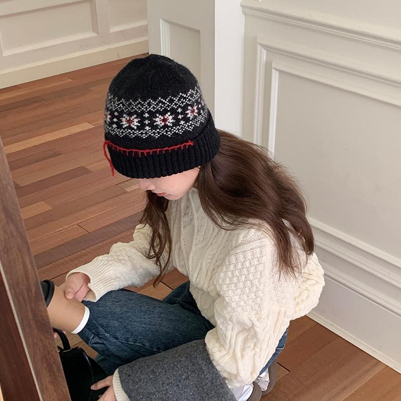 Retro mixed-color crochet wool hat for women, warm in autumn and winter, big head circumference and small knitted ear protection hat