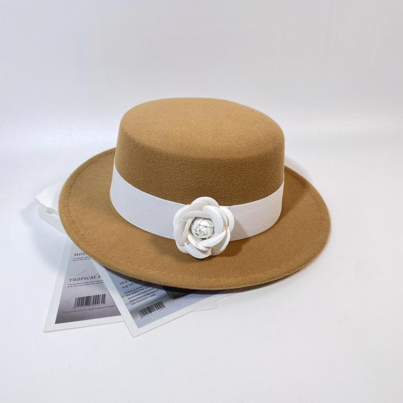 Hepburn Style Flower Flat Top Small Brim Woolen Hat Women's Autumn and Winter French Retro High-end Sense Showing Face Small Temperament Top Hat