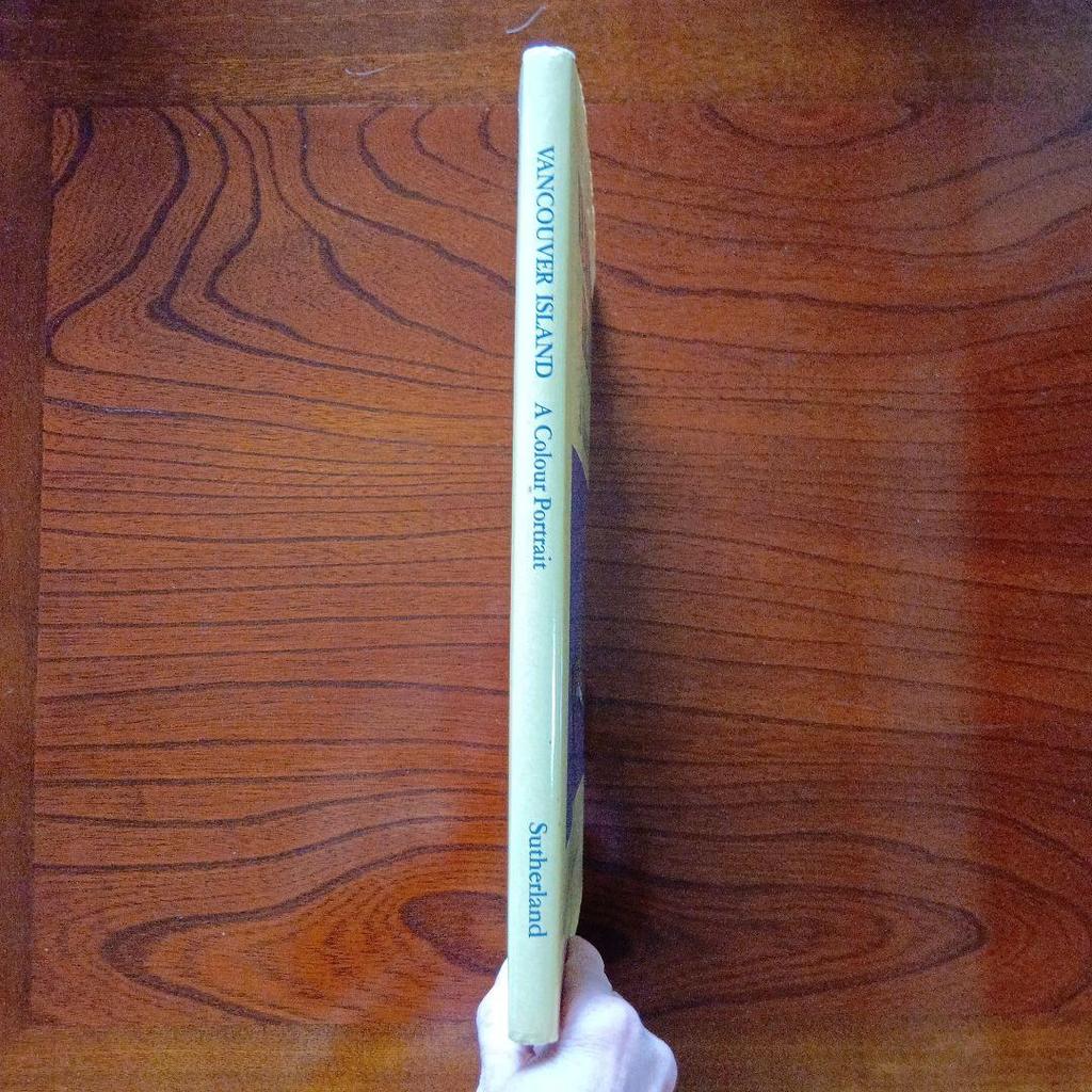 [USED] Vancouver Island: A Colour Portrait Photo BookEnglish