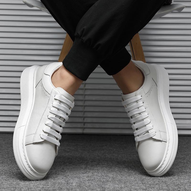 Hvite Herresneakers i Ekte Skinn, Lei Jun-stil: Lav topp, tykk såle, allsidig for jobb og sport.