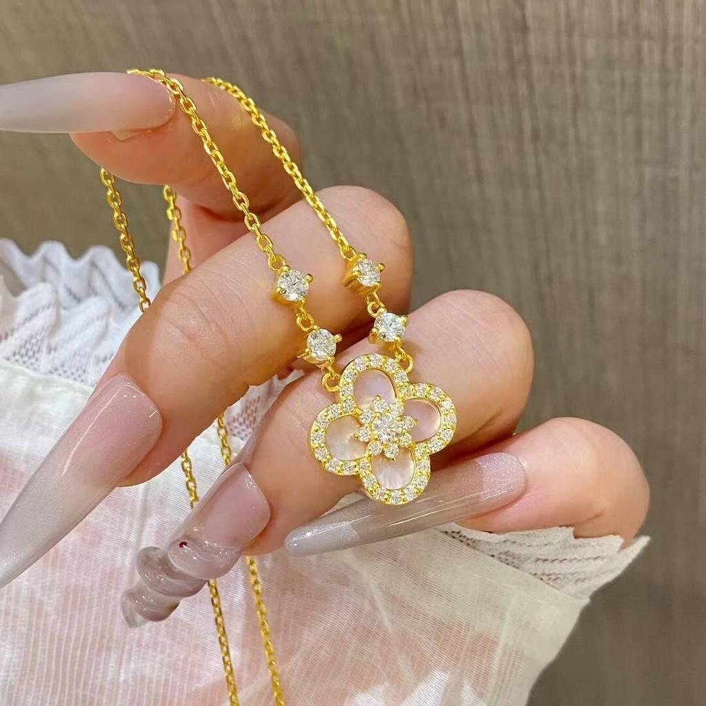 Four-leaf Clover Necklace Female Imitation Gold Versatile High-end Collarbone Chain Will Not Fade for a Long Time Jewelry