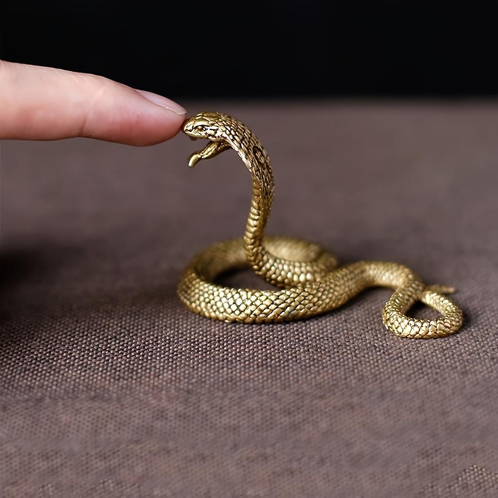 3D Retro Style Brass Cobra King Snake Sculpture Courtyard Desktop Decoration Exquisite Reptile Statue Home Decoration Gifts