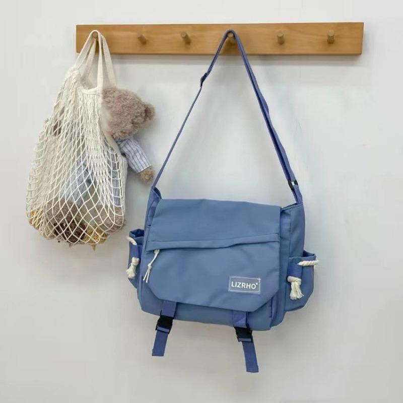 

Водонепроницаемая сумка-мессенджер с просторной застежкой-молнией и регулируемым ремнем для повседневных нужд синий