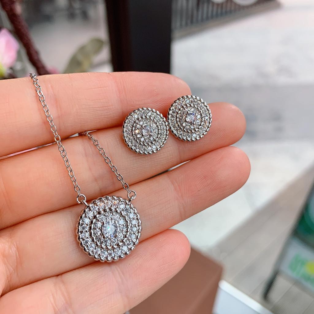 European and American Yellow-gold Stud Earrings Women's Light Luxury Pendant Collarbone Chain Women's Full Diamond Round S111 Silver Needle Earrings