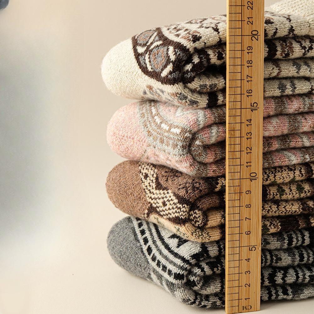 Fleece Socks for Women, Thick and Warm in Autumn and Winter, Retro Style with Fleece and Thickening, Pile Floor Socks, Sleeping Socks