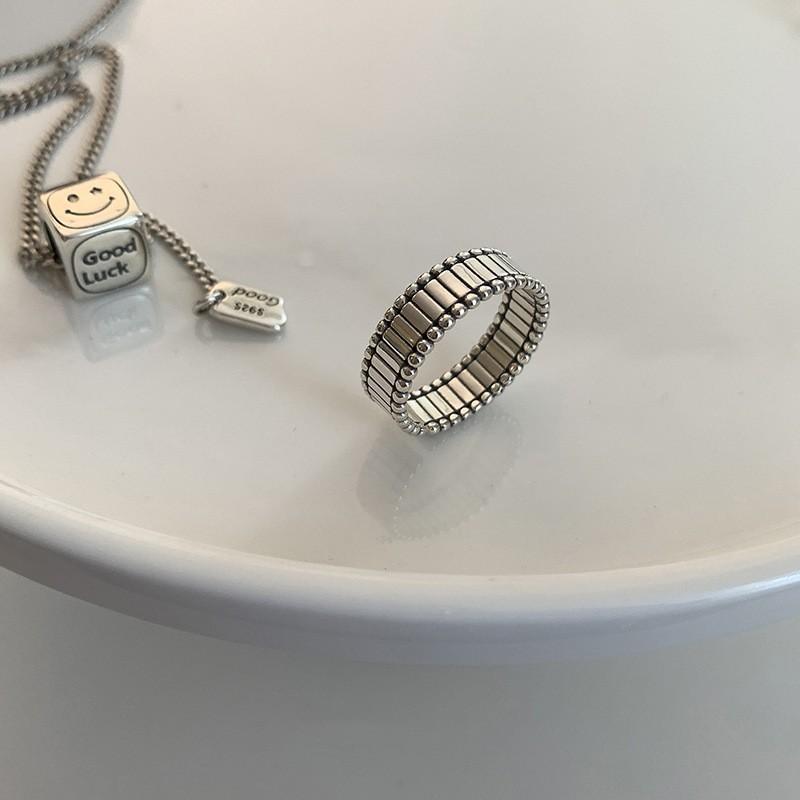 925 Chic Sterling Silver Ring With Sparkly Zirconia Stones For Unique Accessories Womens