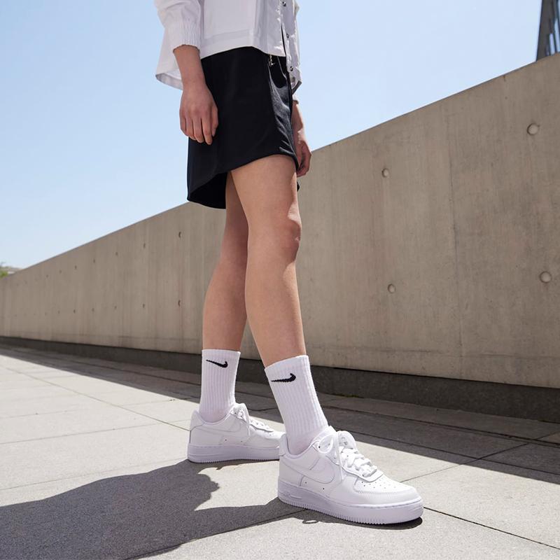 Nike Dámske tenisky Air Force 1 07 Triple White DD8959-100