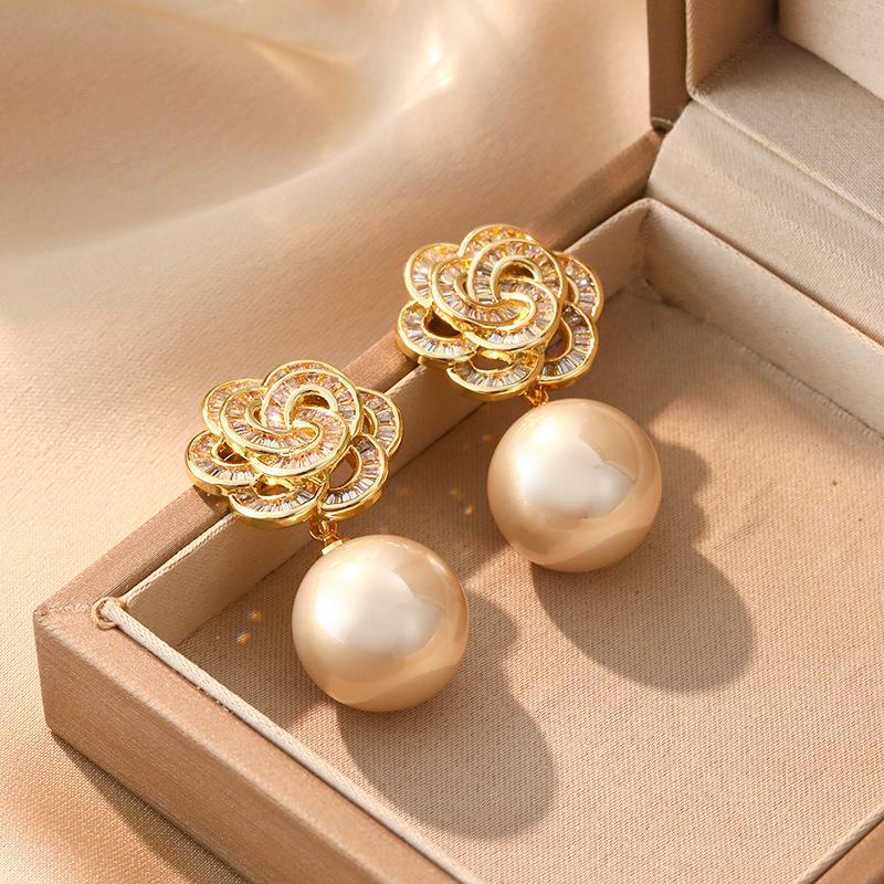 Slightly inlaid with zirconium camellia pearl earrings women's fashion niche design stud earrings and ear jewelry