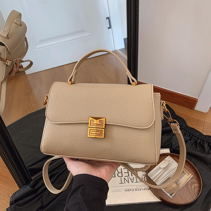 Super fire small bag women's 2025 new spring and summer niche design fashion messenger bag Korean version portable small square bag