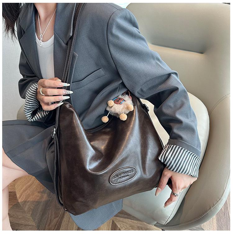 Tote bag women 2025 new large-capacity commuter backpack retro casual street trend single shoulder messenger backpack