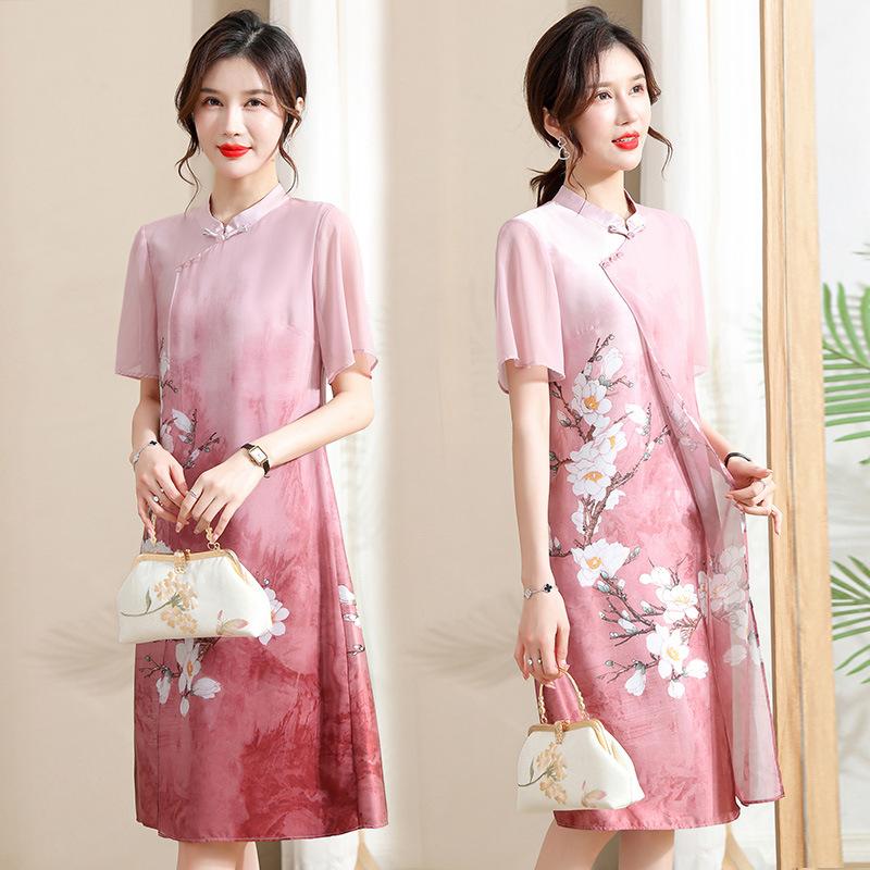 Sommerliches Chiffonkleid im chinesischen Stil: Bedrucktes Kurzarmkleid mit Rundkragen und Taille, perfekt für einen anmutigen und charmanten Look