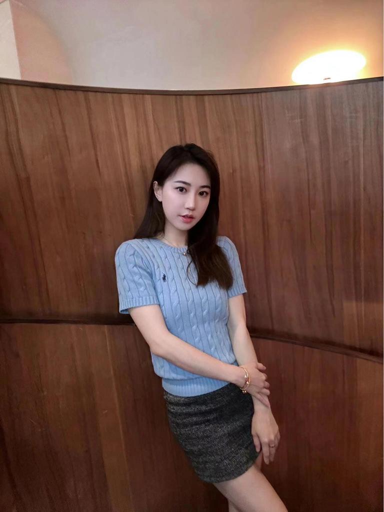 Ralph Lauren Classic Cable Knit Cotton T-shirt with Small Pony Logo, Round Neck, Short Sleeve Pullover.