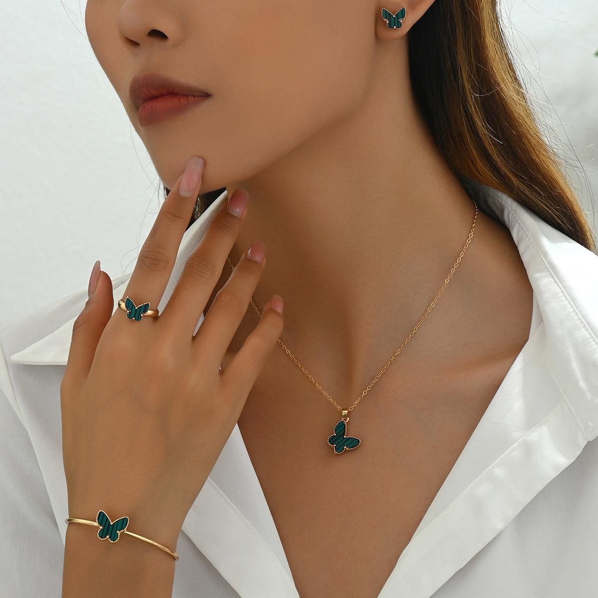 

2025 новый хит продаж персонализированный инкрустированный акриловый браслет ожерелье комплект универсальные серьги в виде бабочки