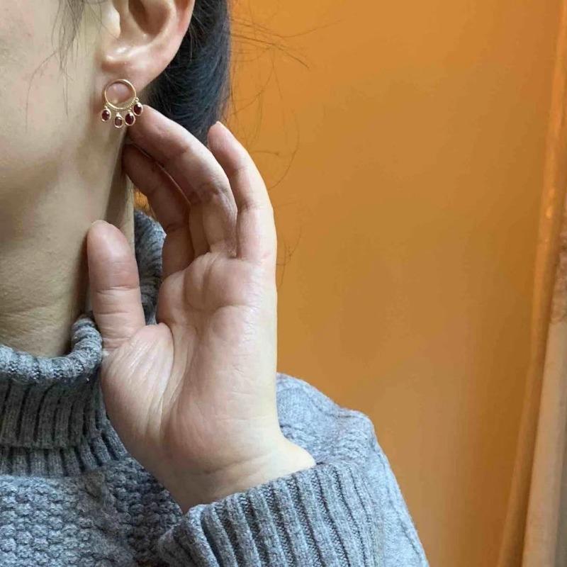 Vintage Stil Roter Edelstein Kreisförmige Quastenohrringe Für Frauen Kreativer Charme Stecker Ohrringe Bankette Leichte Luxuskleidung Schmuck