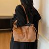 Stylish Retro Style Large Capacity Commuter Versatile Women Tote Bag Outdoor Travel Light Shoulder Messenger Bag