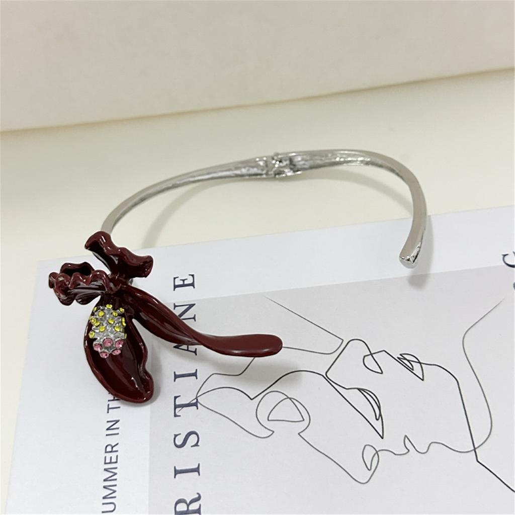 Tooxika Heavy Duty Vintage Metal Enamel Warbler Tail Flower Open Collar Fashion High Sense Choker Collarbone Chain