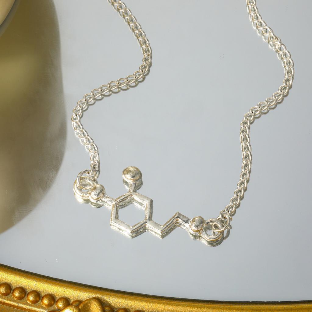 Promotional Personalized Necklaces, Fashion Chemical Bond Pendants, Alloy Niche Items