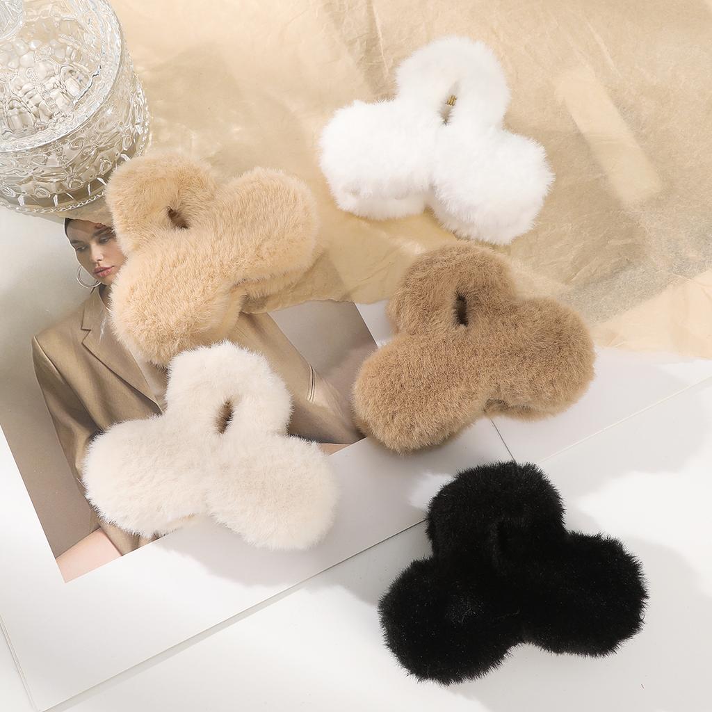 AWAYTR Plush Cross Hair Claws Cute Hair Clips Crab For Women Girl Gift Hair Accessories Valentine Headwear
