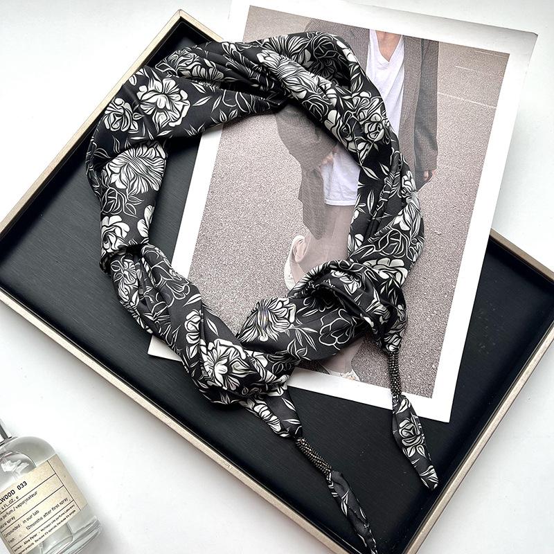 Všestranný šátek ze simulovaného hedvábí Japonský studentský ženský šátek Malá šála Roztomilý trojúhelníkový šátek Tenký