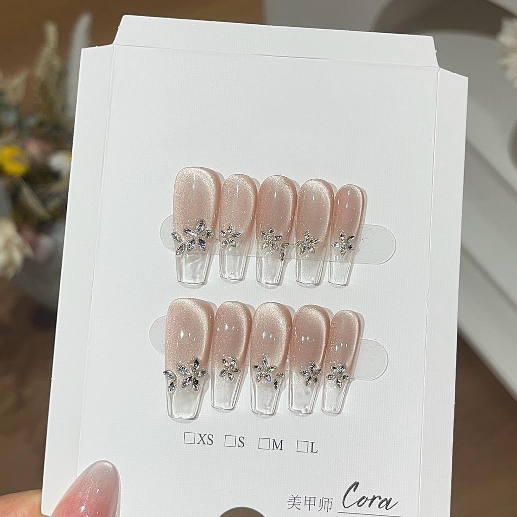 The Explosive Star River Spring and Summer Temperament White Side Light Pairing Drawing Horse Eye Cat Eye Wearing Armor