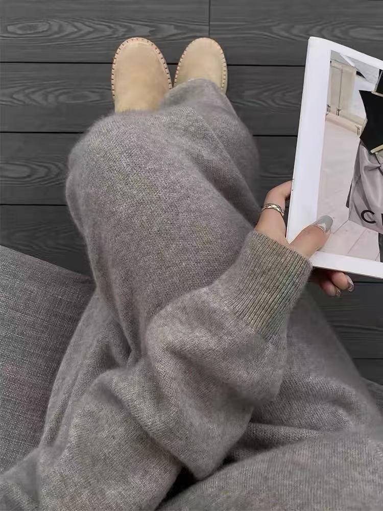 Autumn/Winter Women's European Style Elephant Embroidery Wool Sweater & Pants Set