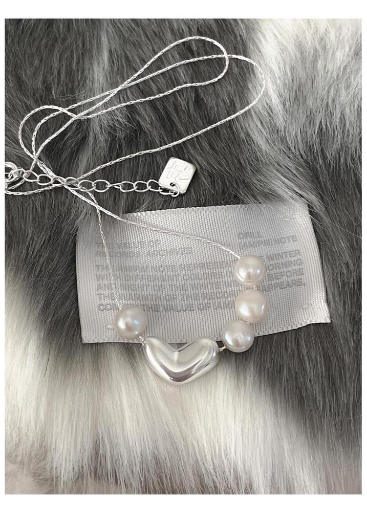 Elegant Pearl Heart Necklace - Trendy Irregular Choker for Women