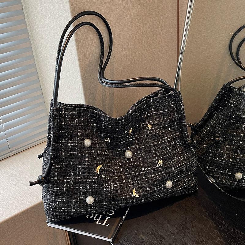 

Сумка-тоут для通勤 женская 2024 лето универсальная на плечо сумка-ведро женская Mori универсальная сумка-тоут чёрный