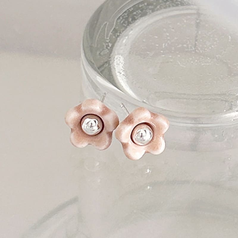 Metamic Ceramic Flower Earring (Baby Pink)