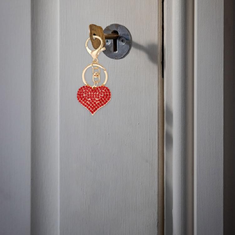 Stilvoller Herz-Schlüsselanhänger Strass-besetzter Anhänger Korrosionsbeständiger Schlüsselanhänger für Schlüssel oder Taschen-Dekoration