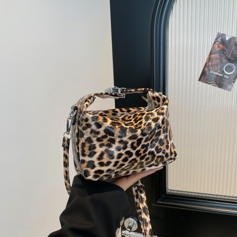 Premium leopard print large bag large capacity bag women's 2025 new foreign style shoulder bag spring and summer texture tote bag