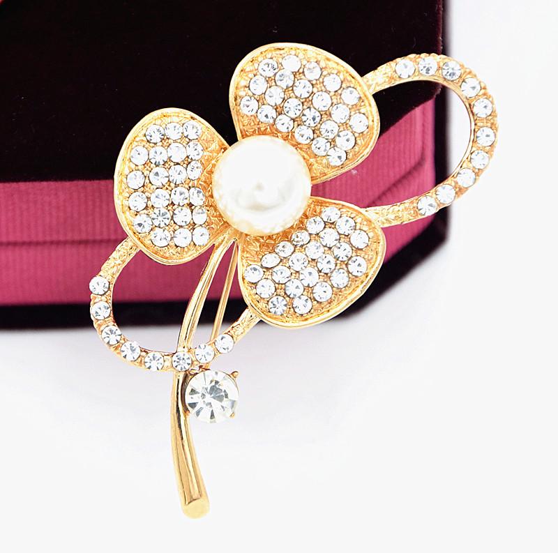 Korean Style Rhinestone Pearl Flower Brooch Pin - Women s Clothing Accessory Zhen Yao Jewelry