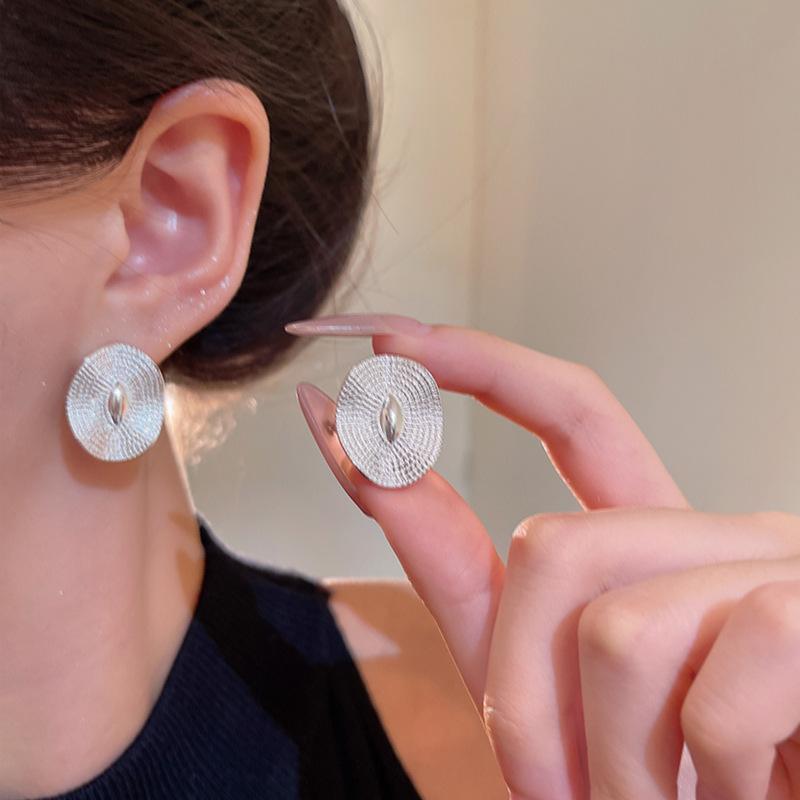 Irregular metal oval stud earrings women s fashion temperament earrings popular earrings