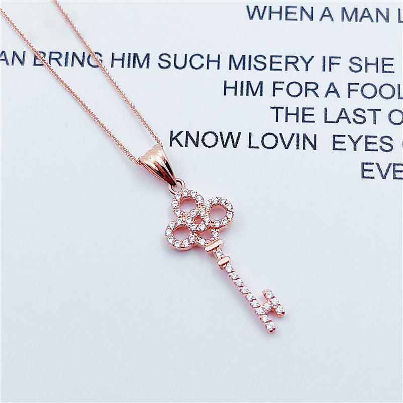 Exquisite 585 Purple Gold Russian Inlaid Zircon Shiny Key Pendant Fashionable High-End Rose Gold Plated Necklace