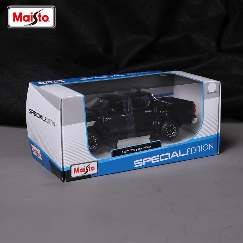 På lager Maisto 1:27 Toyota Hilux Pickup Series Simulering Legering Miniatyr Støpt Bilmodell Tilpasset Gutt Leketøy Samling Gave