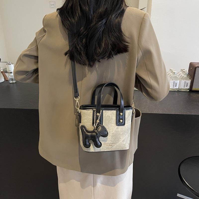 Premium Texture Niche Bag 2025 New Women's Bag Versatile Retro Shoulder Messenger Bag Fashionable Portable Bucket Bag