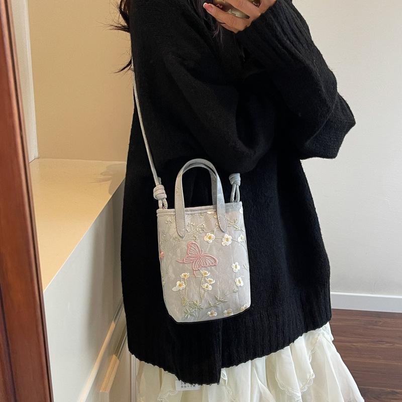 Versatile Handbag Fashion Bucket Bag New Messenger Bag Embroidered Butterfly Shoulder Bag