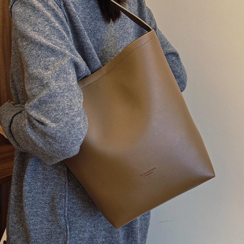 High-quality Tote Bag New Large-capacity Commuter Shoulder Bag for Women Retro Versatile Niche Bucket Bag