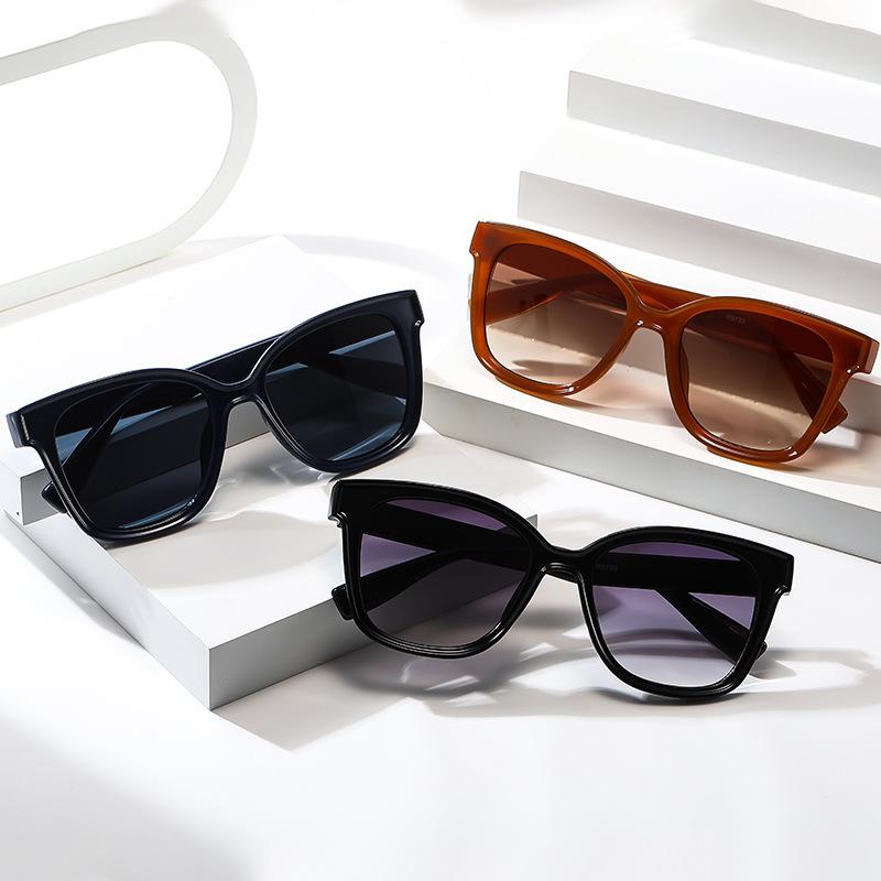 European Style Large Frame Sunglasses with Colorful Glasses Frame - UV Protection, Slimming Effect, High-End Feel