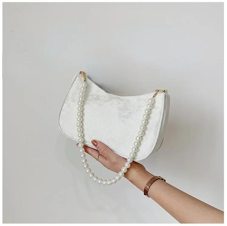 

1 Pcs Womens Minimalist Pleated Underarm Bag French Retro Pearl Chain Shoulder Crossbody Bag Fashion French Stick Bag білий