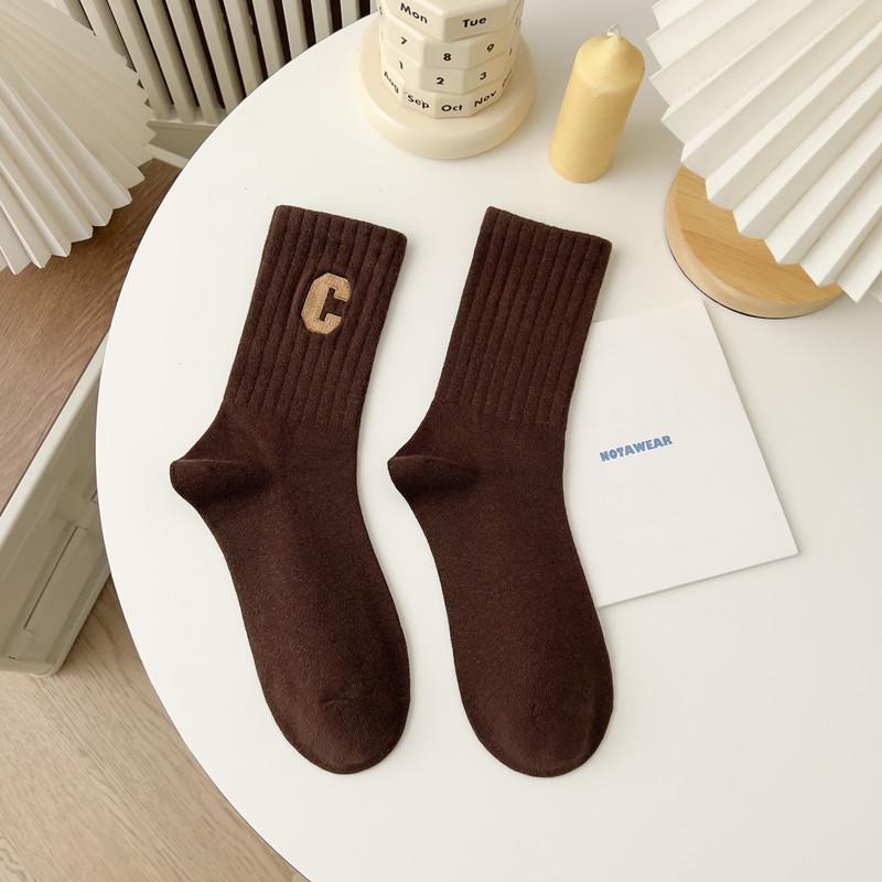 Damen Kaffeefarbene Streifen Mid-Tube Sportsocken - Gekämmte Baumwolle, Verdickt für Herbst & Winter