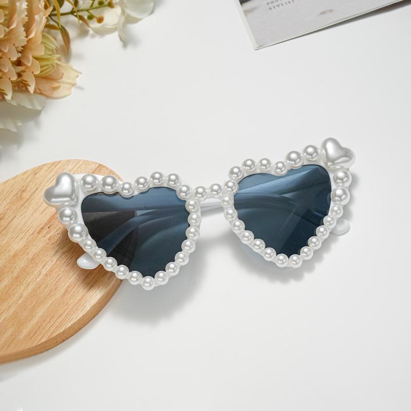 2025 Heart-Shaped Pearl Sunglasses: European & American Fashion for Women