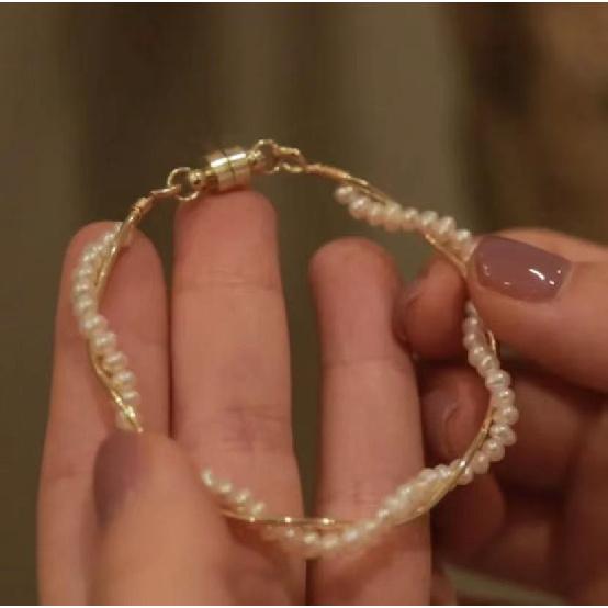 

Recommended Jewelry: Pearl Magnetic Bracelet, New Autumn Model, Compact and Exquisite, Super Age-Reducing Pearl Bracelet