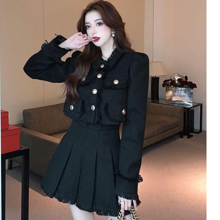 Elegantní dámský oblek ve francouzském stylu: Dvoudílný set sako a krátká sukně