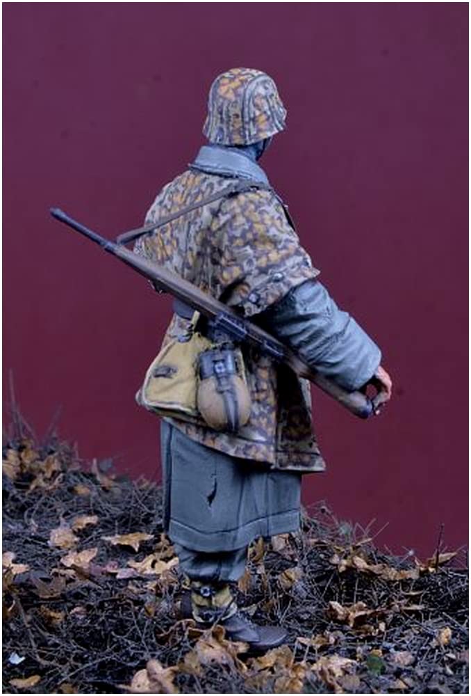 Miniatures WWII German Army Waffen SS MG42 Machine Gunner and Soldier in Camouflage Poncho Hansen Combat Group Ardennes 1944 Set of 2 Resin Kit